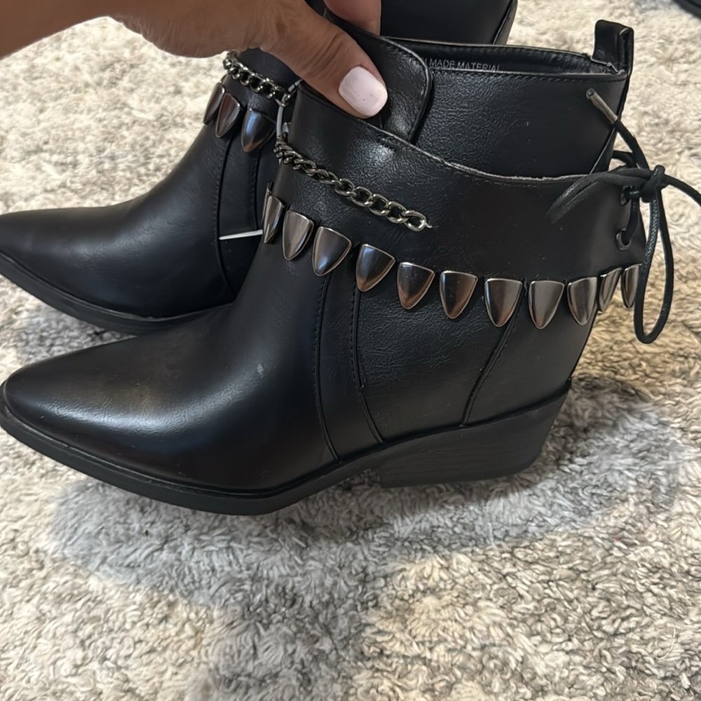 Bumper boot heels | SIZE 8 - Picture 4 of 6